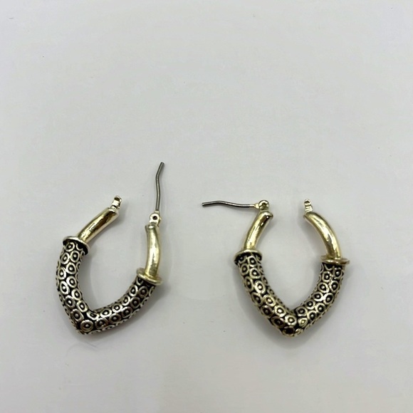 Premier Designs Earrings Tada Earrings. Antiqued Silver Plated Scroll Design - Picture 9 of 12